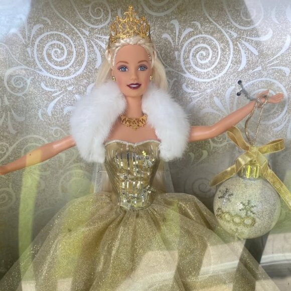Special 2000 Edition Celebration Barbie - Picture 3 of 4